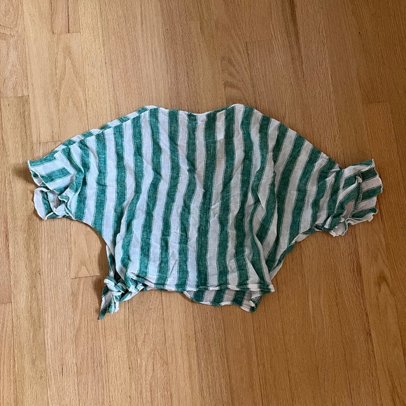 Rails Cropped Wrap Top - Picture 3 of 3